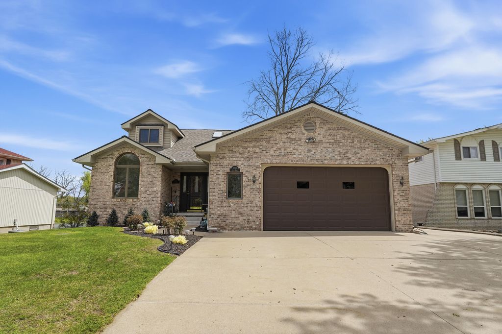 3750 Loch Drive, Highland Twp, MI 48357