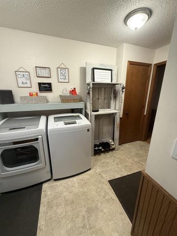 506 N Brooklyn Avenue, Elroy, WI 53929