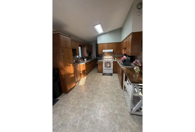 506 N Brooklyn Avenue, Elroy, WI 53929