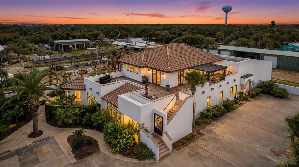 1703 Highway 35 S, Rockport, TX 78382 — exterior