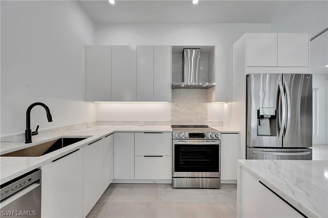 2517 Kings Lake BLVD, Naples, FL 34112