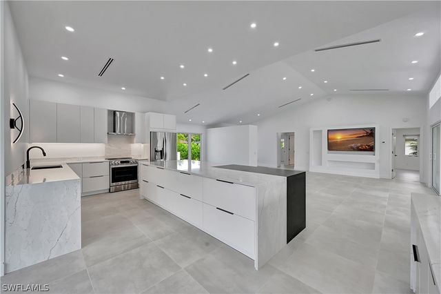 2517 Kings Lake BLVD, Naples, FL 34112