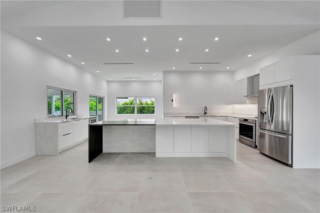 2517 Kings Lake BLVD, Naples, FL 34112