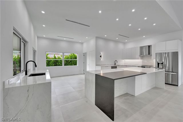 2517 Kings Lake BLVD, Naples, FL 34112