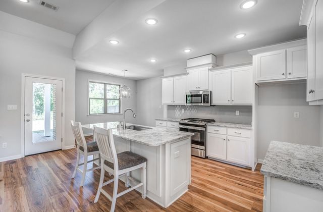 60 SUGALINA VALLEY DR, Oakland, TN 38060