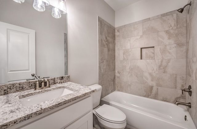 60 SUGALINA VALLEY DR, Oakland, TN 38060