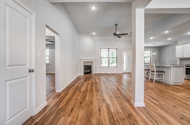 60 SUGALINA VALLEY DR, Oakland, TN 38060