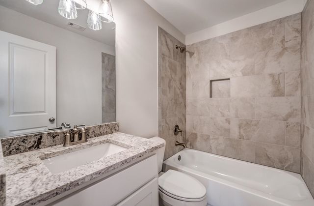 60 SUGALINA VALLEY DR, Oakland, TN 38060