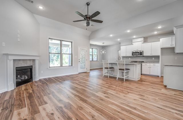 60 SUGALINA VALLEY DR, Oakland, TN 38060