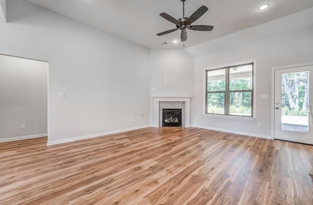 60 SUGALINA VALLEY DR, Oakland, TN 38060