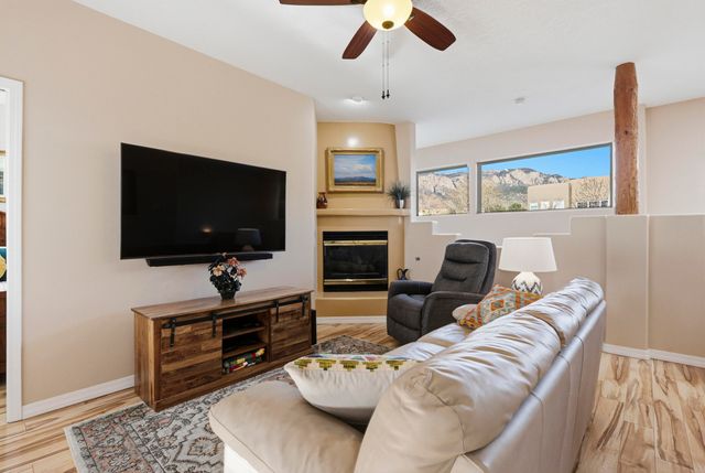 6428 Sage Point Court NE, Albuquerque, NM 87111