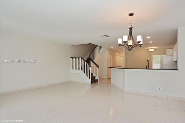 6215 Old Court Rd 505, Boca Raton, FL 33433