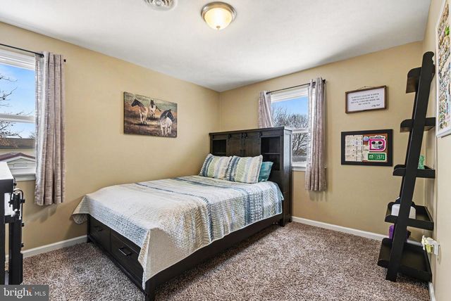 1117 FLORIBUNDA LN, Mechanicsburg, PA 17055