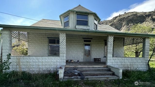 193 Golden Road, Oroville, WA 98844