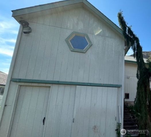 193 Golden Road, Oroville, WA 98844