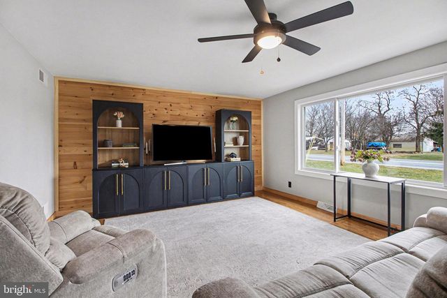 7 STROHM RD, Shippensburg, PA 17257