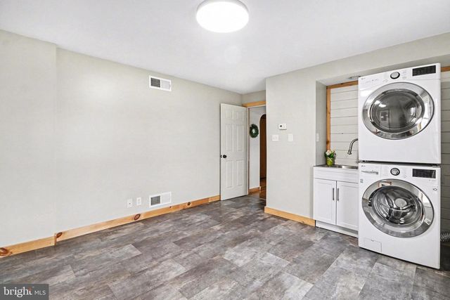 7 STROHM RD, Shippensburg, PA 17257