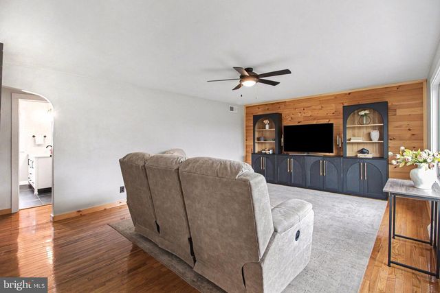 7 STROHM RD, Shippensburg, PA 17257