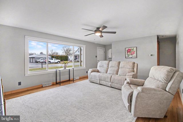 7 STROHM RD, Shippensburg, PA 17257