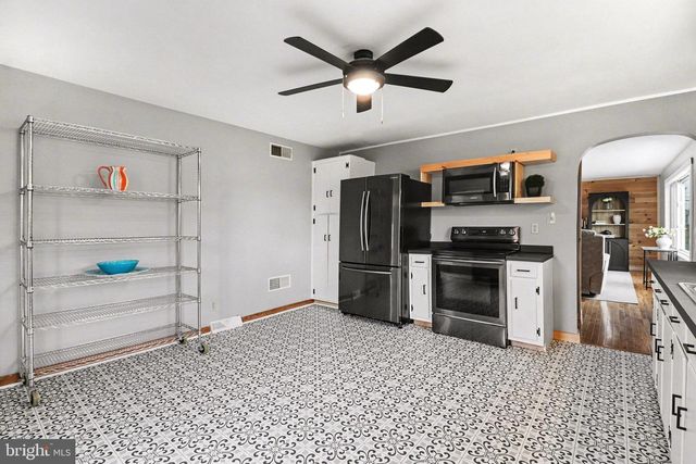 7 STROHM RD, Shippensburg, PA 17257