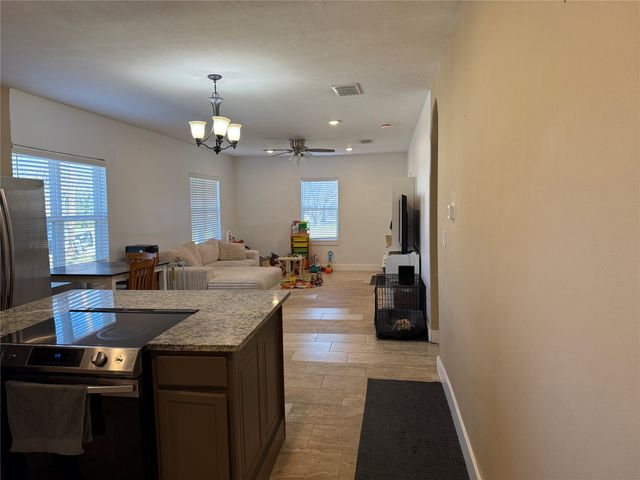 809 S Wine Street, Gainesville, TX 76240