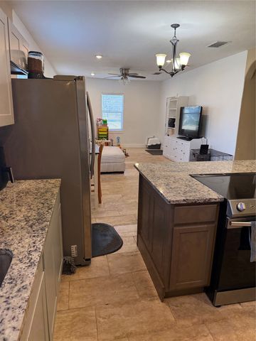 809 S Wine Street, Gainesville, TX 76240