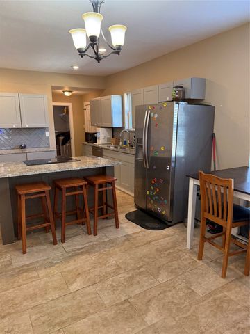 809 S Wine Street, Gainesville, TX 76240