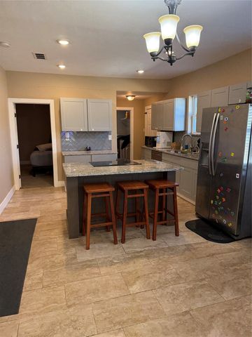 809 S Wine Street, Gainesville, TX 76240