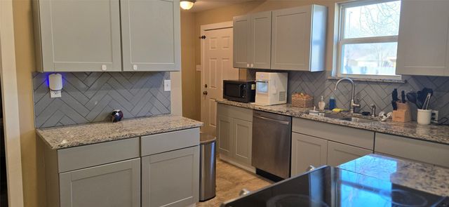 809 S Wine Street, Gainesville, TX 76240