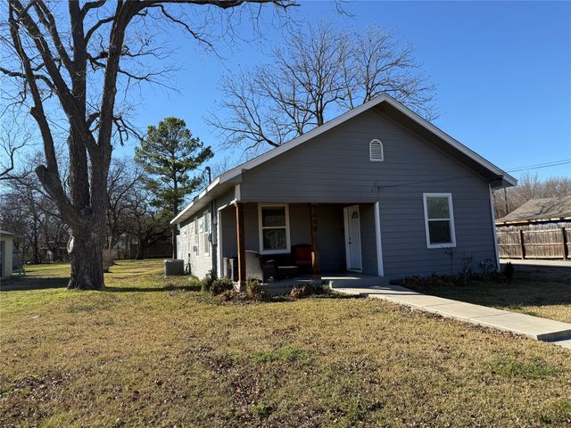 809 S Wine Street, Gainesville, TX 76240