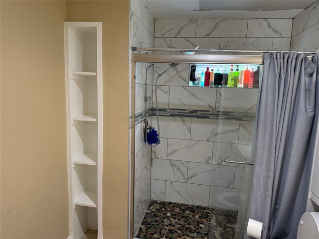 809 S Wine Street, Gainesville, TX 76240