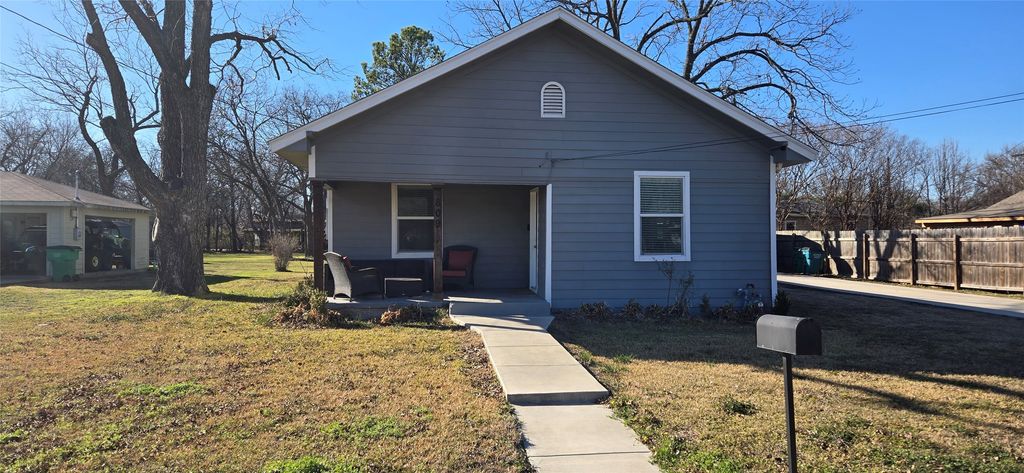 809 S Wine Street, Gainesville, TX 76240