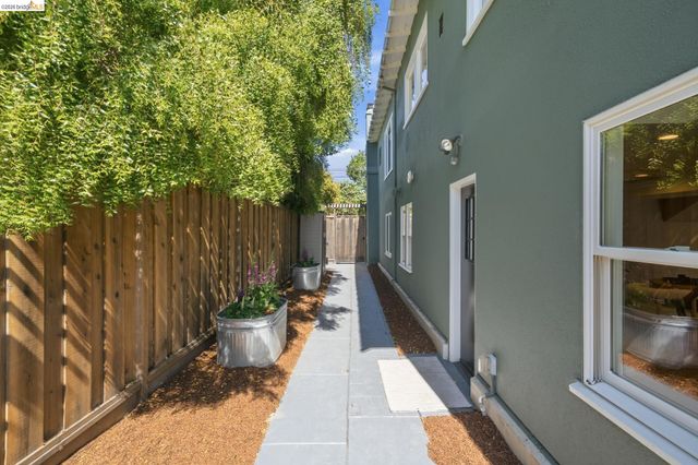 2210 Browning St, Berkeley, CA 94702