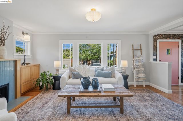 2210 Browning St, Berkeley, CA 94702