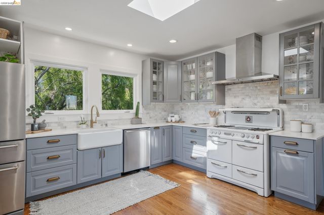 2210 Browning St, Berkeley, CA 94702