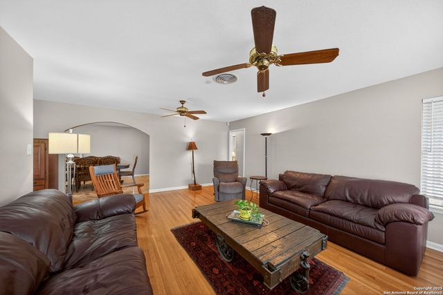 3827 Longridge Dr, San Antonio, TX 78228