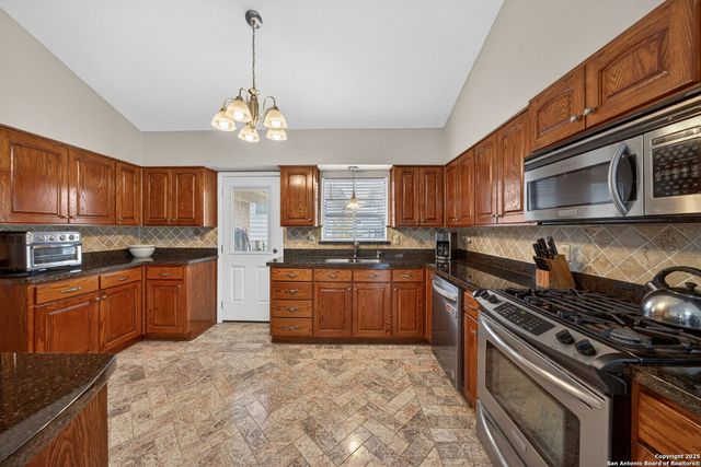 3827 Longridge Dr, San Antonio, TX 78228