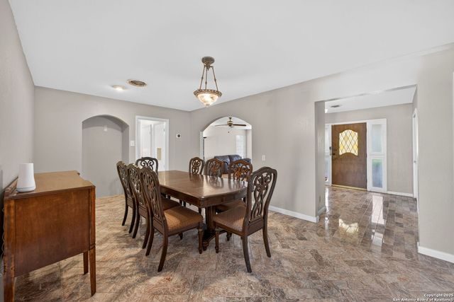 3827 Longridge Dr, San Antonio, TX 78228