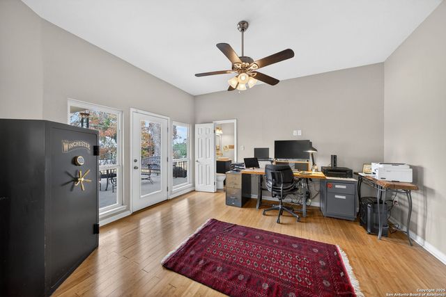 3827 Longridge Dr, San Antonio, TX 78228