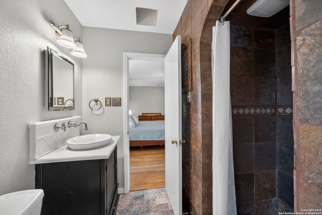 3827 Longridge Dr, San Antonio, TX 78228