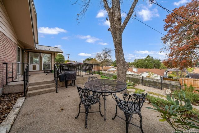 3827 Longridge Dr, San Antonio, TX 78228