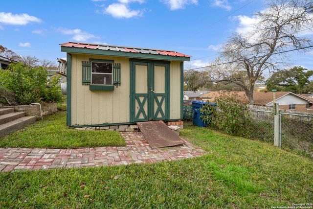 3827 Longridge Dr, San Antonio, TX 78228