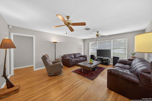 3827 Longridge Dr, San Antonio, TX 78228