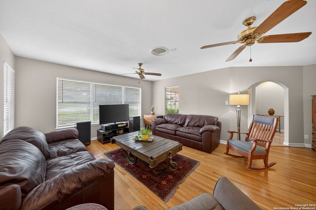 3827 Longridge Dr, San Antonio, TX 78228