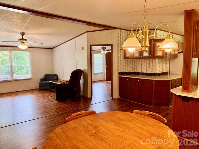 5493 Harris Farm Road, Hickory, NC 28602