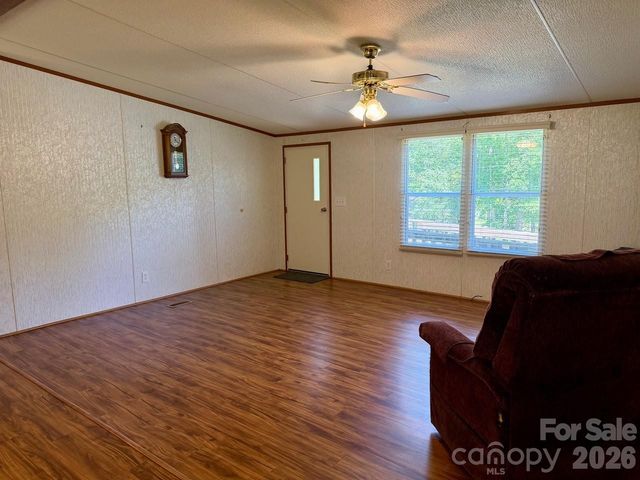 5493 Harris Farm Road, Hickory, NC 28602