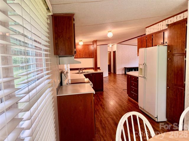 5493 Harris Farm Road, Hickory, NC 28602