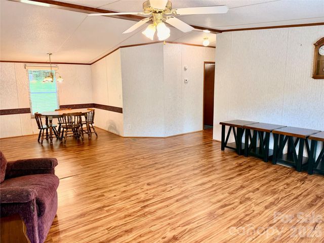 5493 Harris Farm Road, Hickory, NC 28602