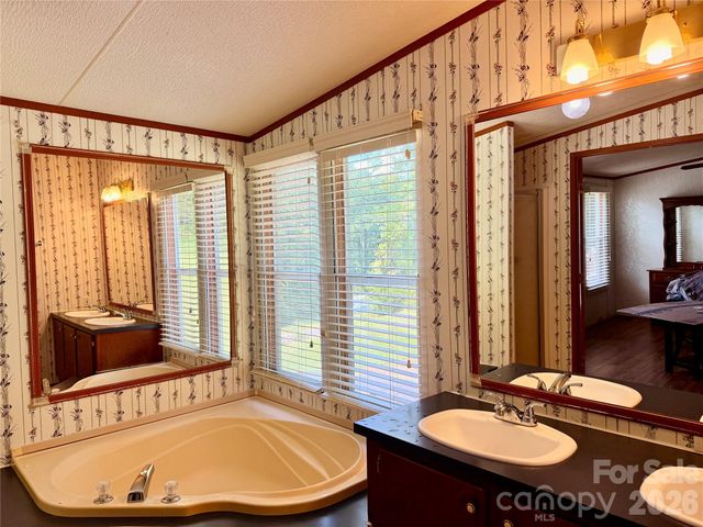 5493 Harris Farm Road, Hickory, NC 28602
