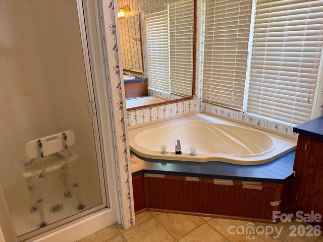 5493 Harris Farm Road, Hickory, NC 28602